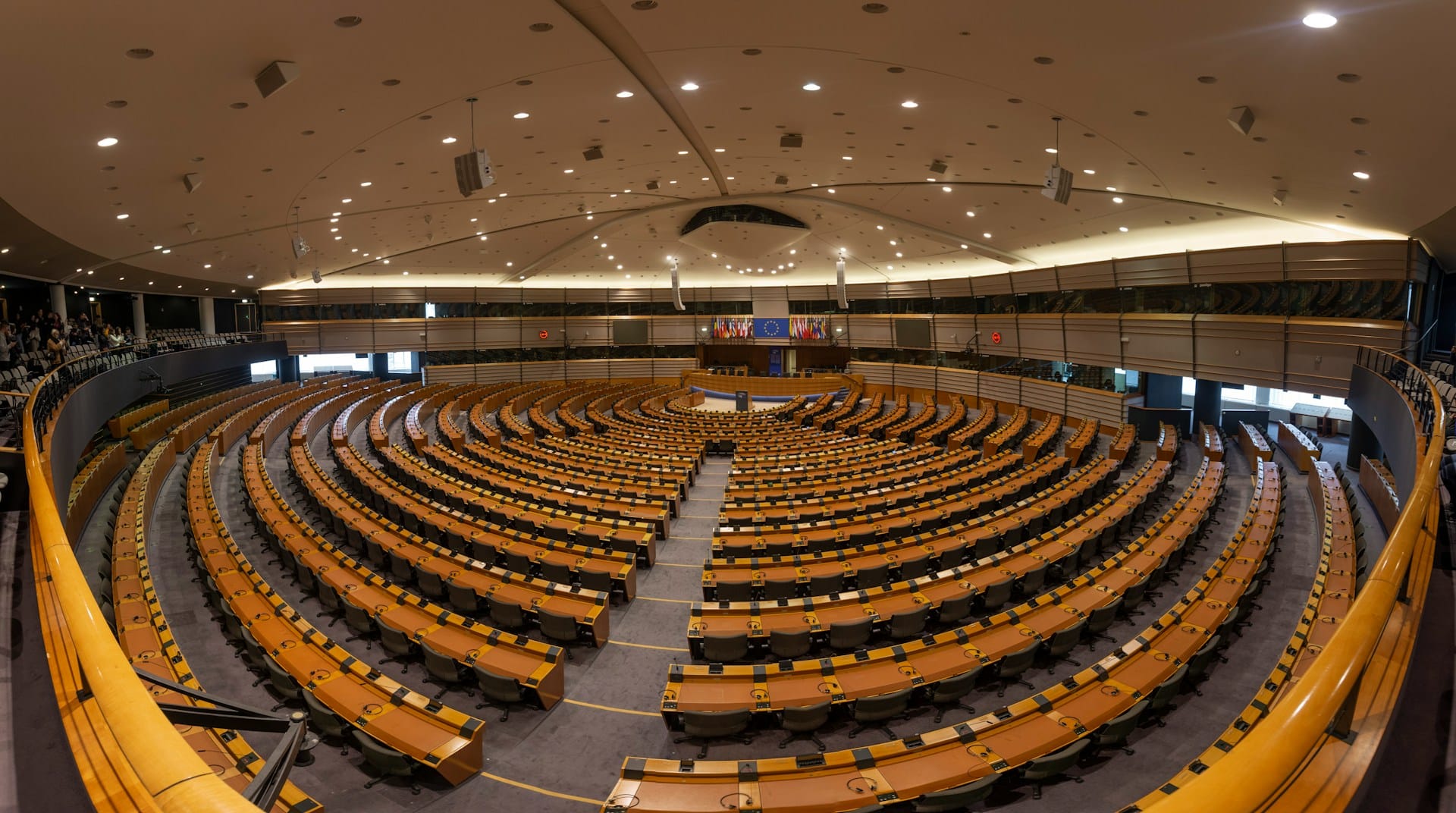 Keskustaoikeisto hakee laitaoikeistosta tukea EU:n ympäristötoimien jarruttamiselle