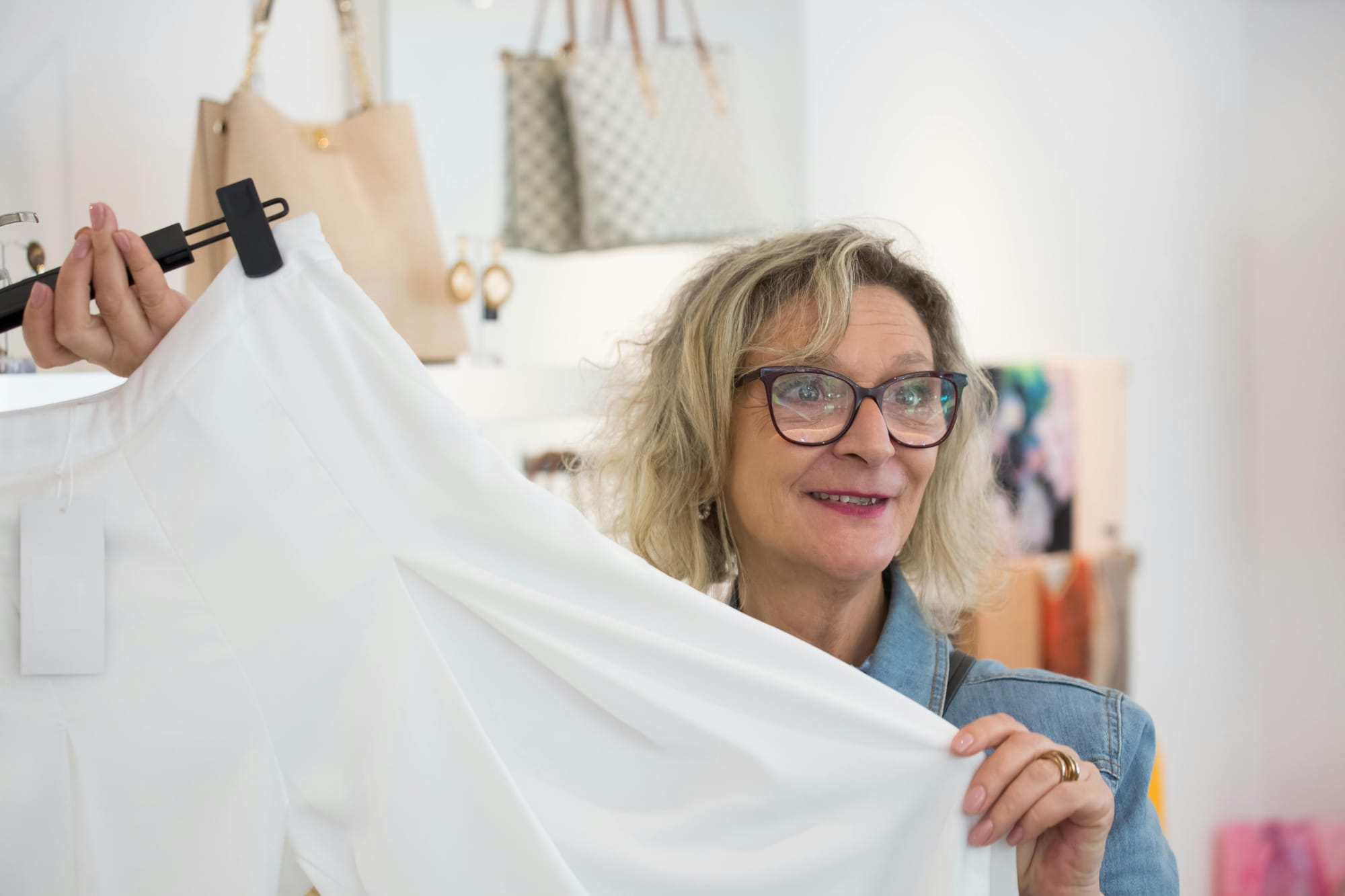 Tutkimus: Vastuullisuus ja hinta eivät ratkaise ostoksia yli 55-vuotiailla – elintason nousu näkyy ikääntyvien kulutuksessa