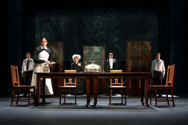 Jotuni tekee kunniaa esikuvalleen