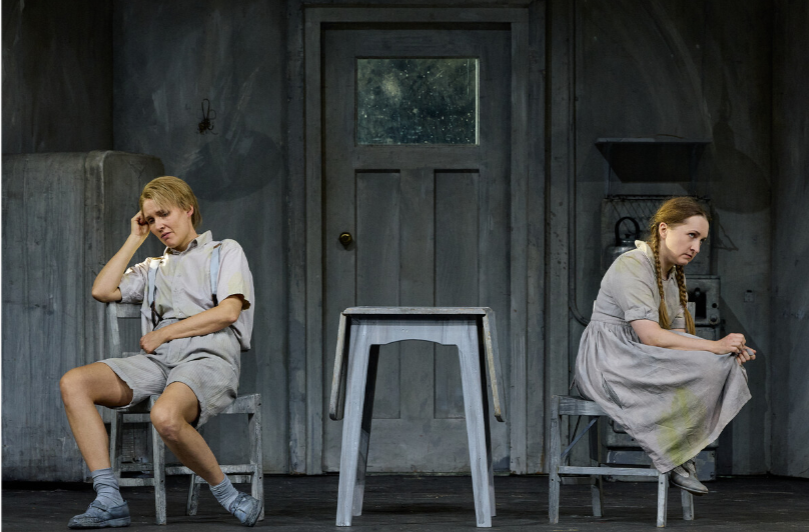 Loistavat laulajat, yllätysten ohjaus: Kansallisoopperan Hannu ja Kerttu hyppää arkirealismista surrealismiin