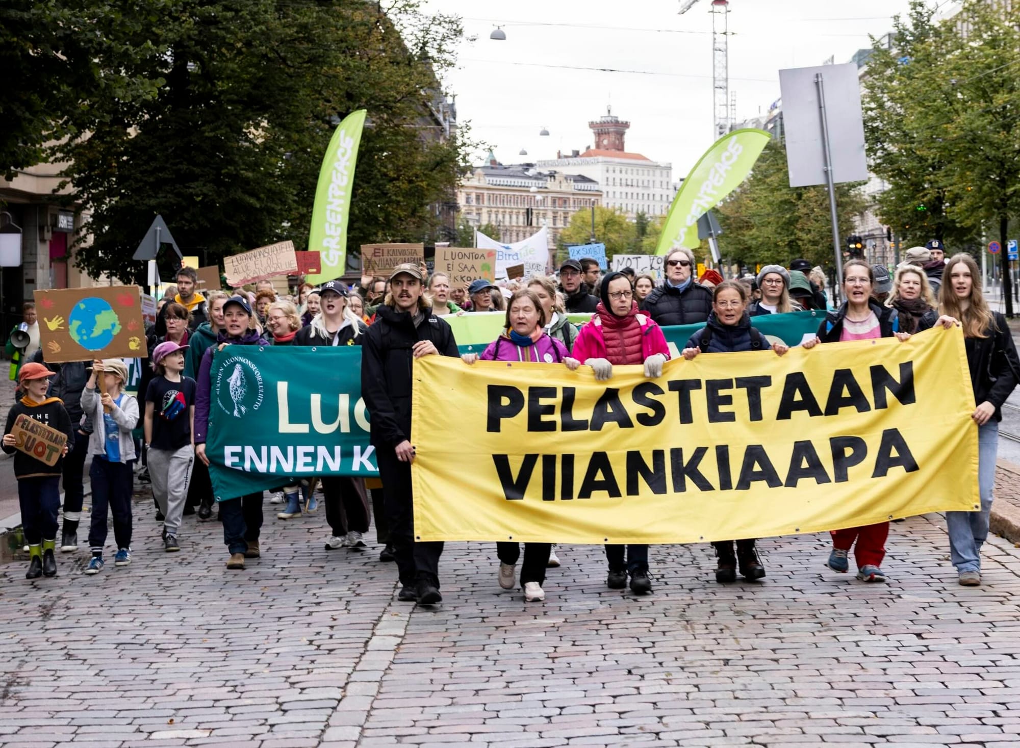 Tuhannet marssivat Viiankiaavan puolesta – "Luonto kaivosyhtiöiden edelle"