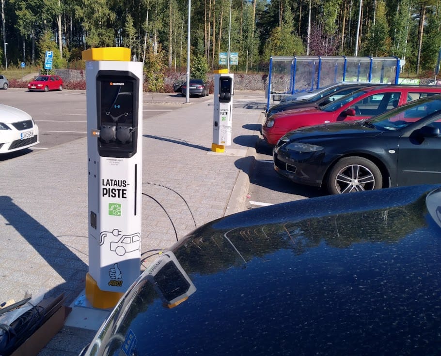 Valtion tuki eli energiaomavaraisuuslaina auttaisi maaseudun autoilun sähköistämisessä post image