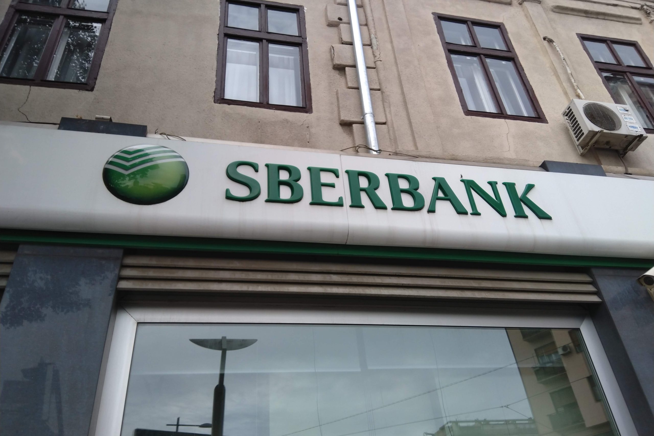 Serbian valtion ja kuntien yritykset ovat kaupan - löytyykö kumppani idästä, lännestä vai arabimaista?