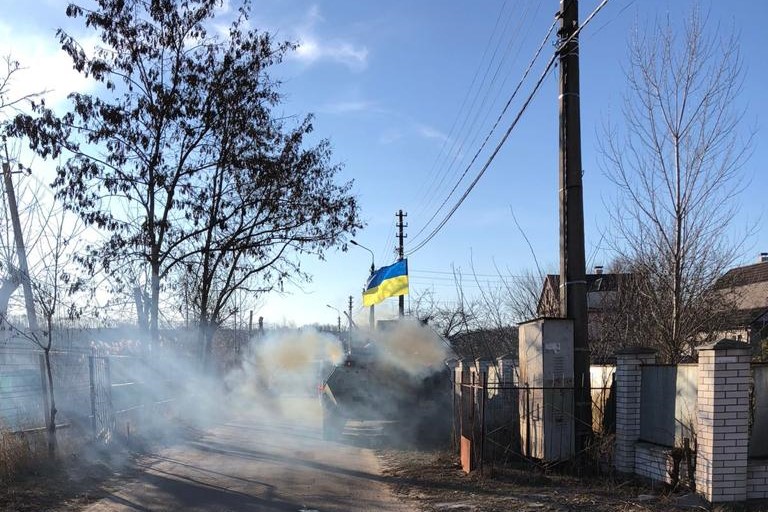 Ukraina-päiväkirjat: Huoli sukulaisista piiritetyssä kylässä – pakolaisperhe Mykolaivista palasi kotiinsa