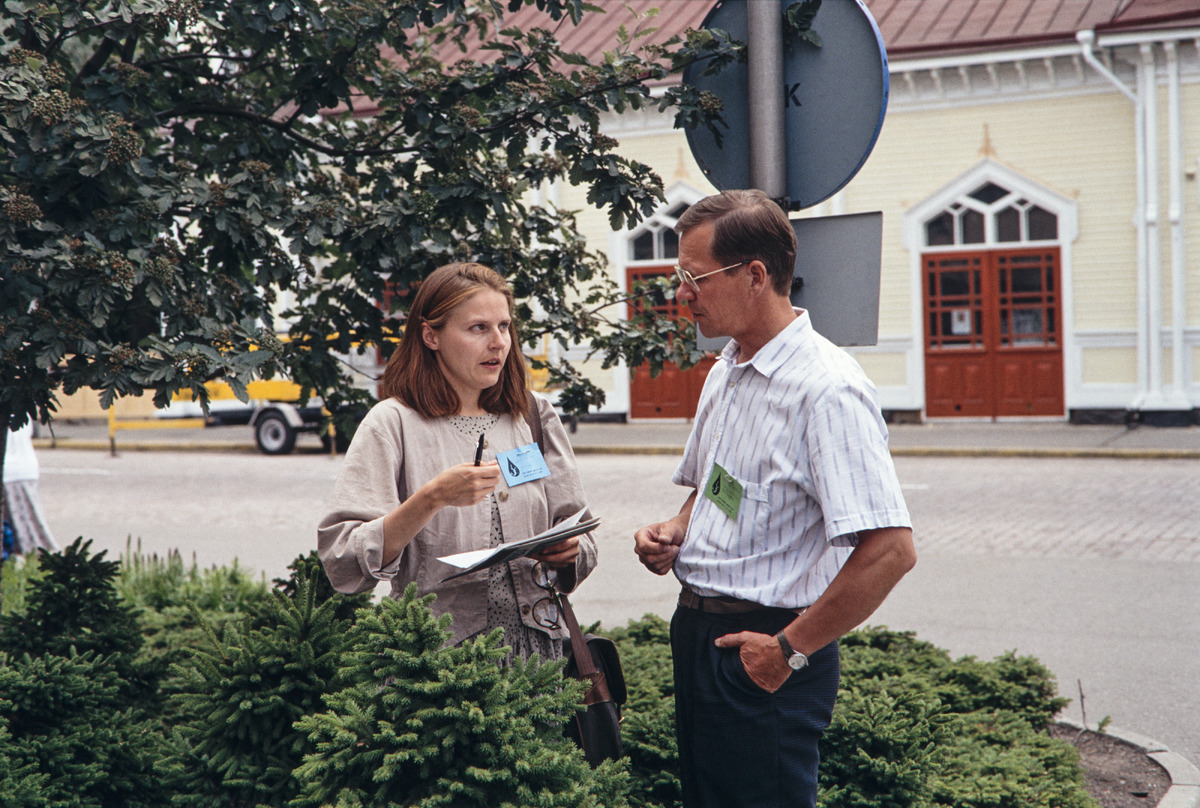 Hallitusvastuu oli alun loppu – uusi teos kokoaa vihreiden kehityksen 1990-luvulla