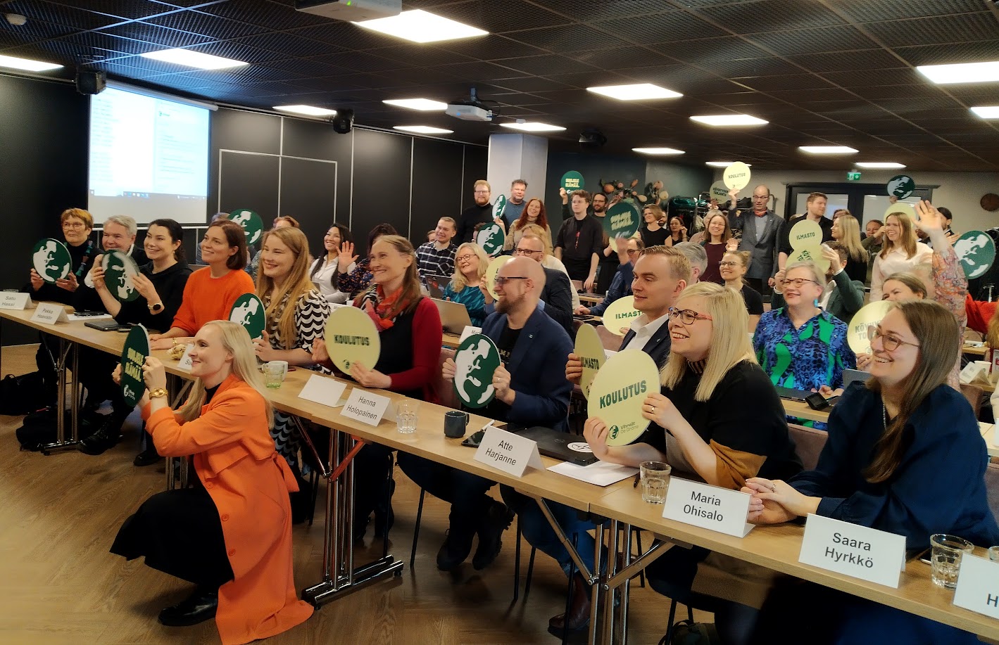 Vihreät löivät miljardit pöytään